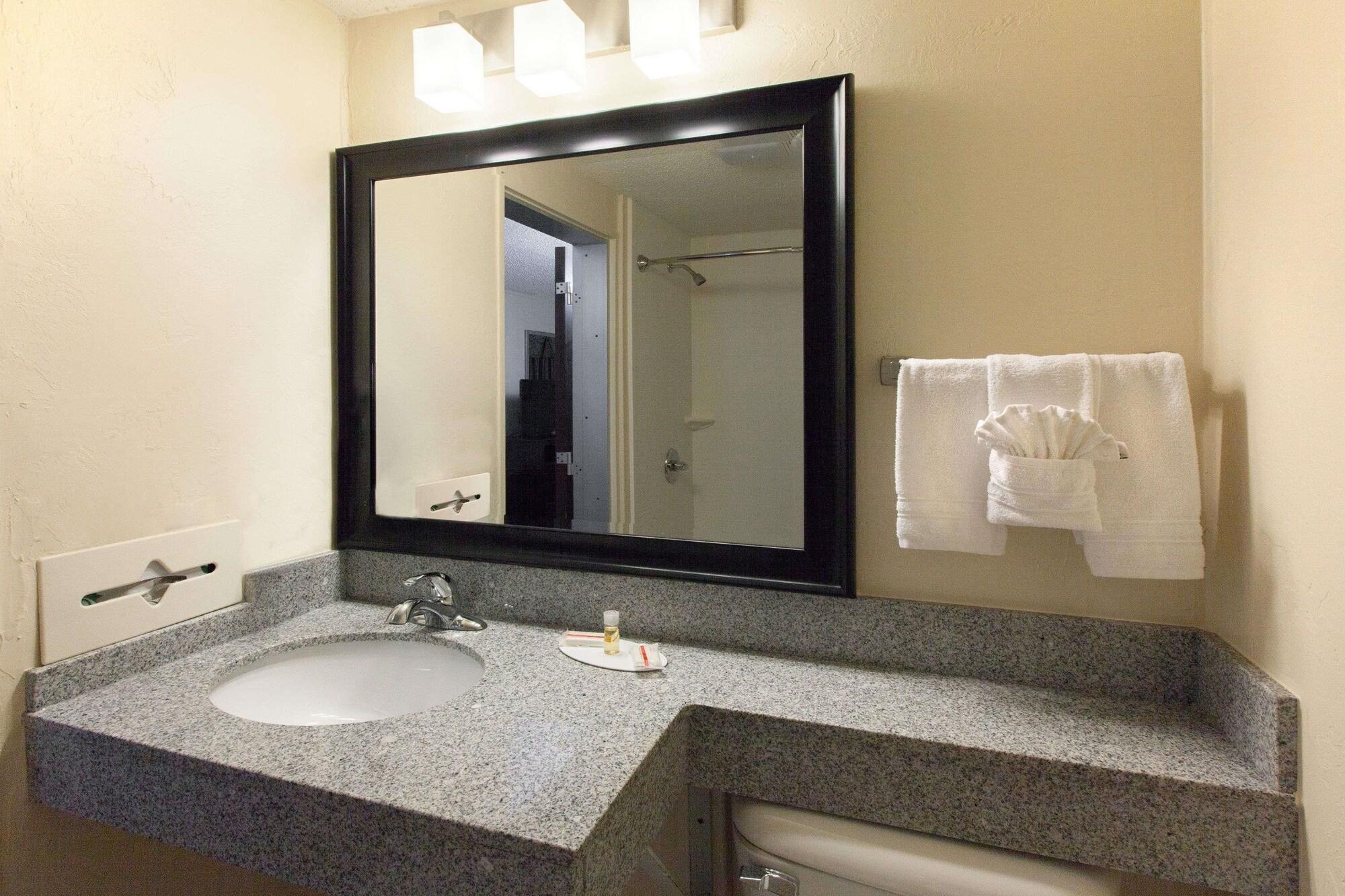 Equipamiento de Habitación Days Inn by Wyndham Norman