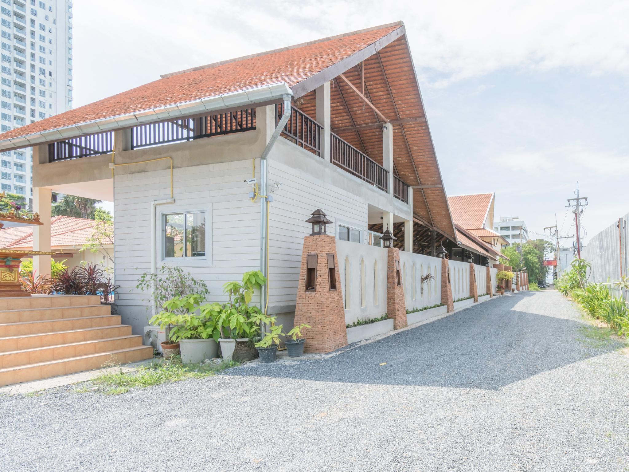 Vista Exterior Lotusland Resort