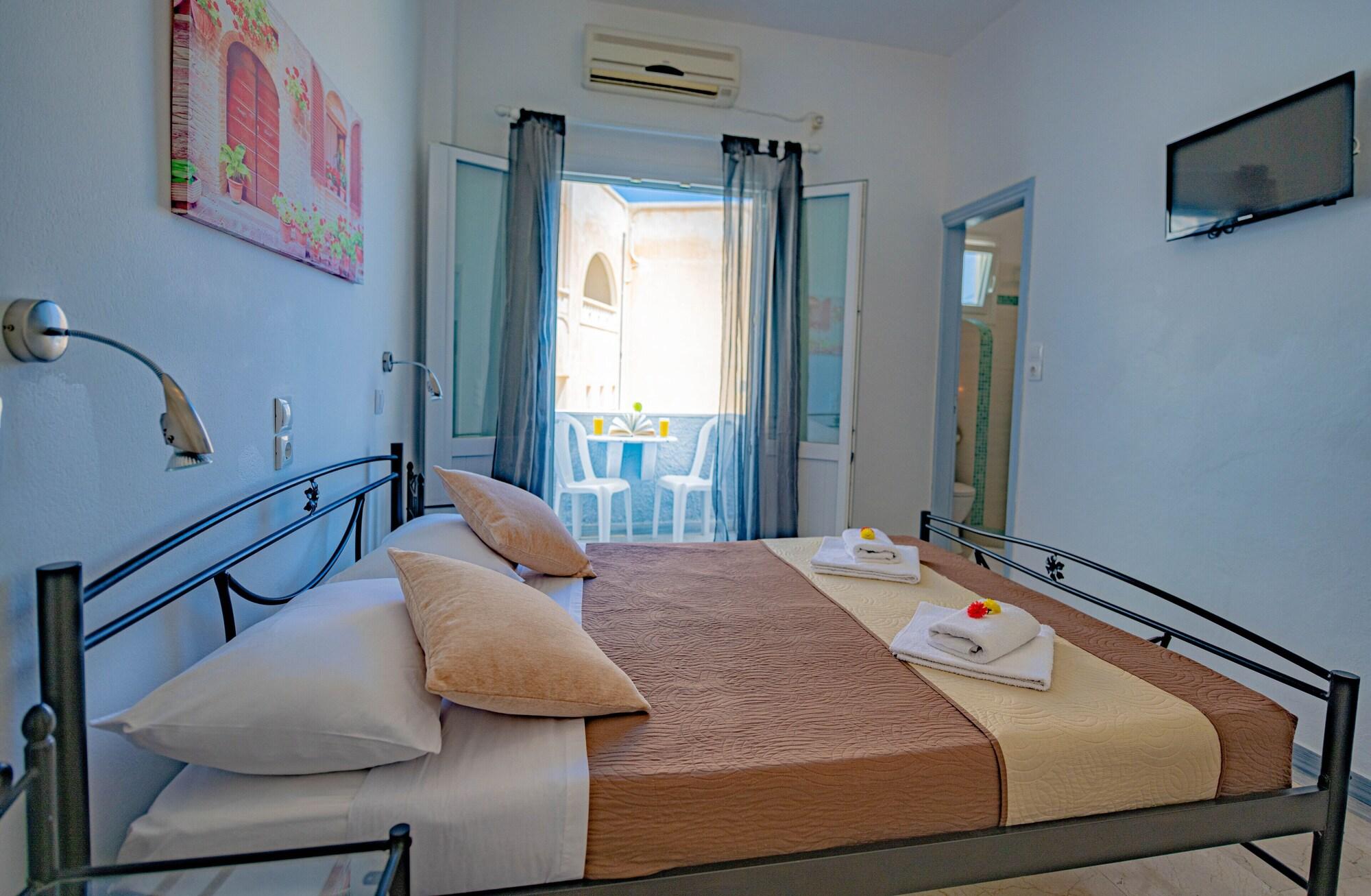 Varios Join Us Low Cost Rooms