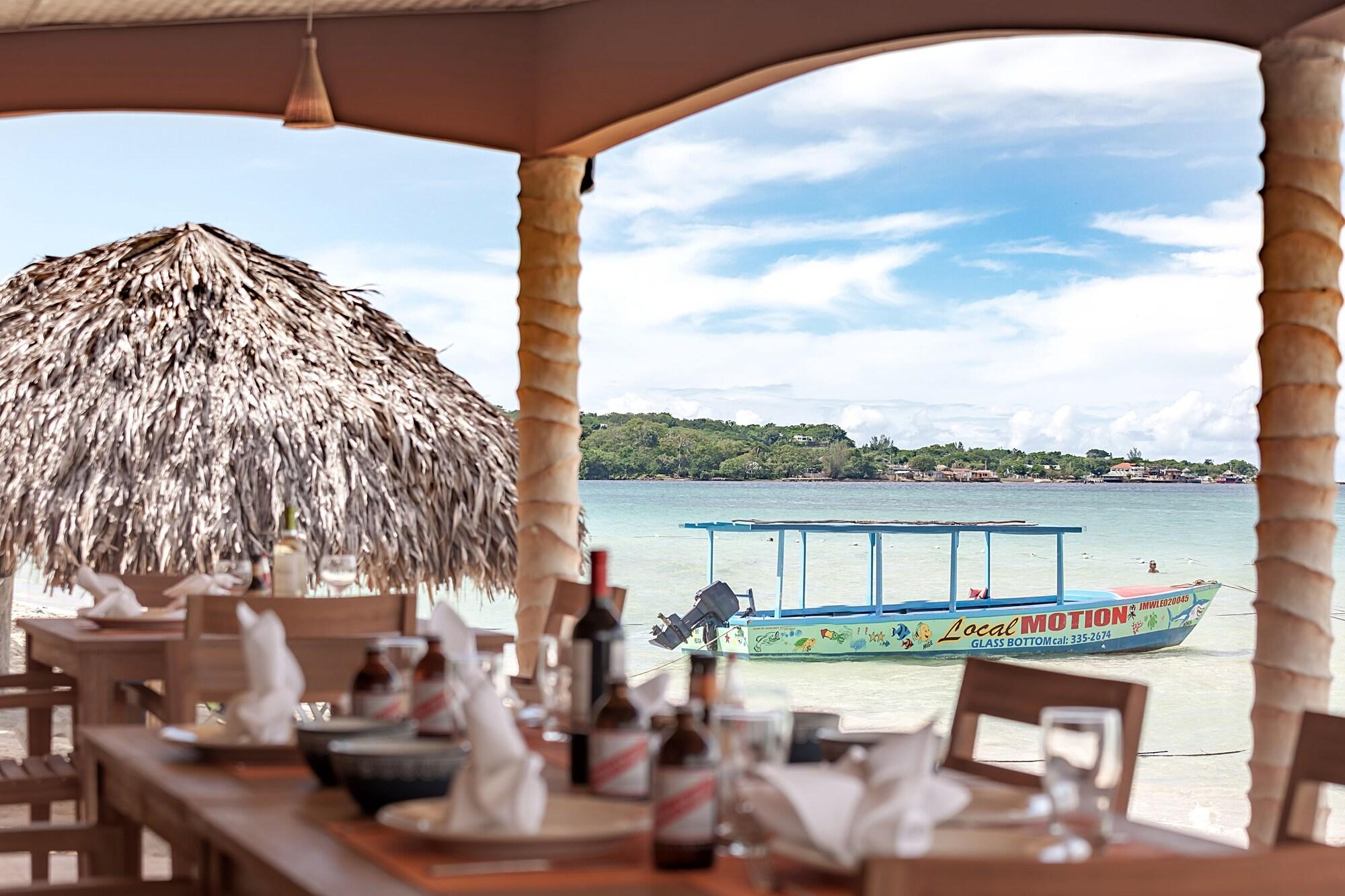 Bar/Salón Beach House Condos Negril