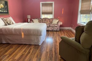 Alquiler Vacacional - Spacious 4-bedroom and 2-bath house with HVAC and Wi-Fi in Tompkinsville, KY.