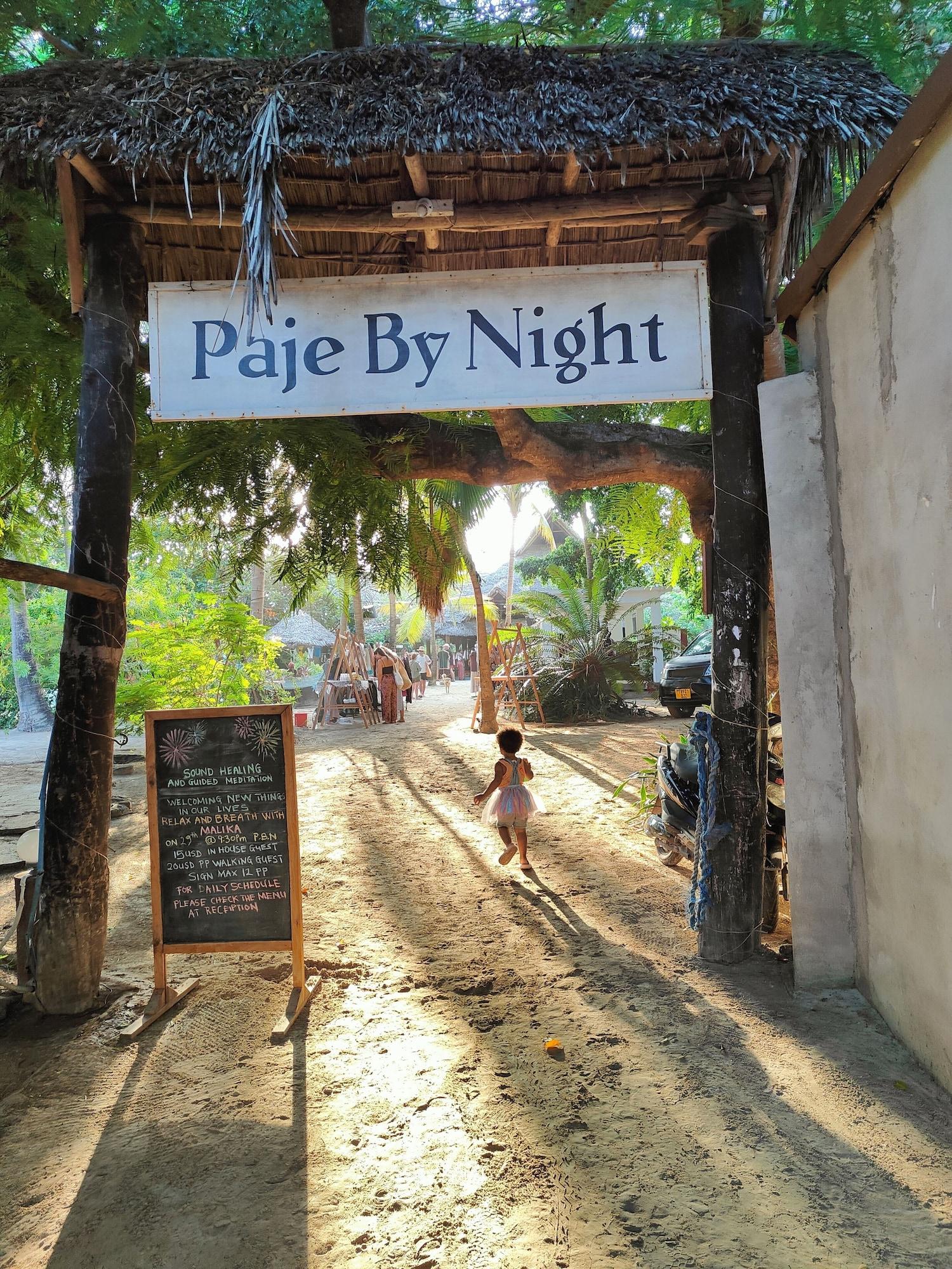 Vista Exterior Paje By Night