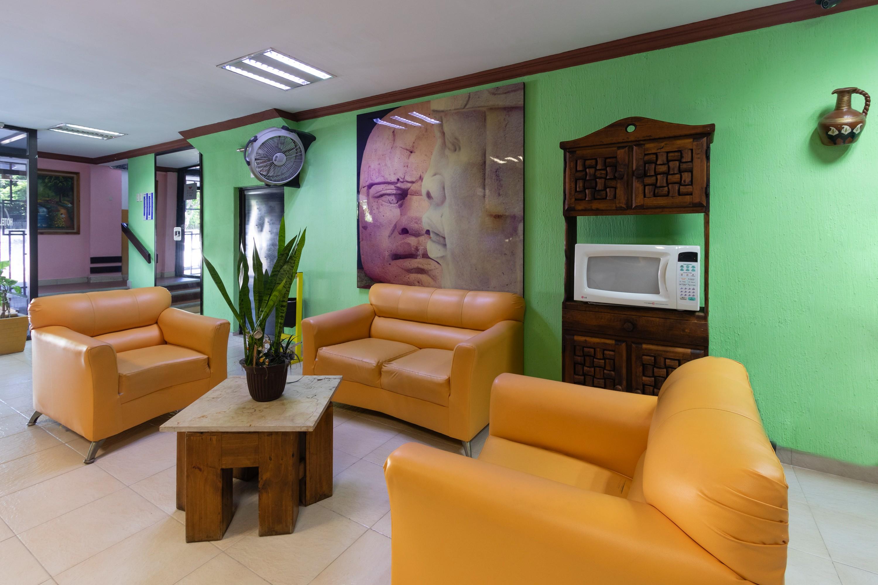 Vista Lobby OYO Hotel Merida