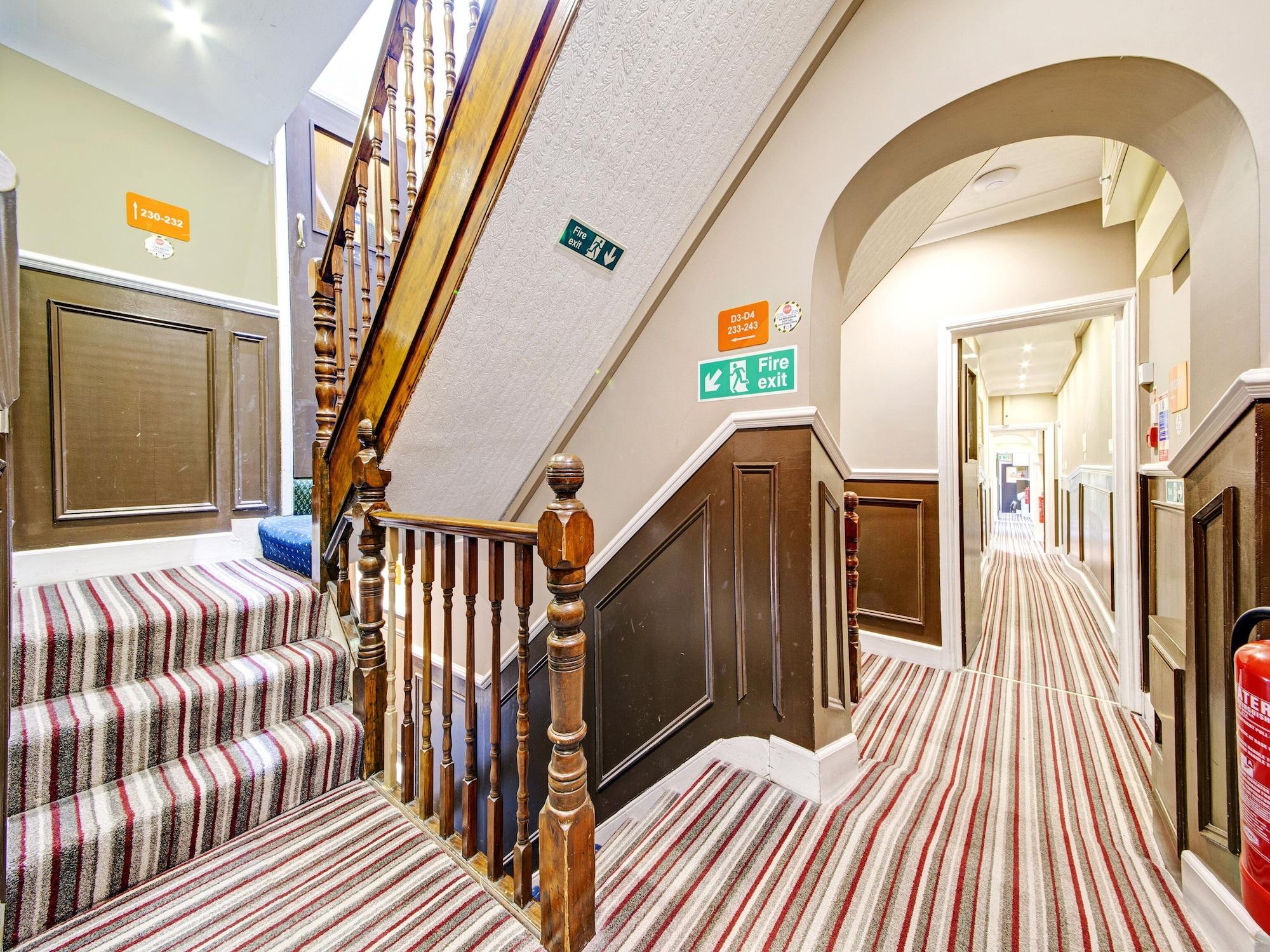 Vista Lobby OYO Bostons Manor Hotel, Hanwell London