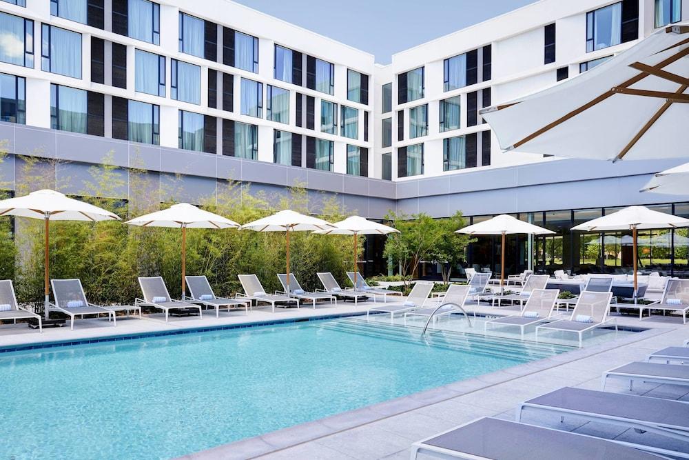 Vista da piscina Residence Inn By Marriott Dallas By The Galleria