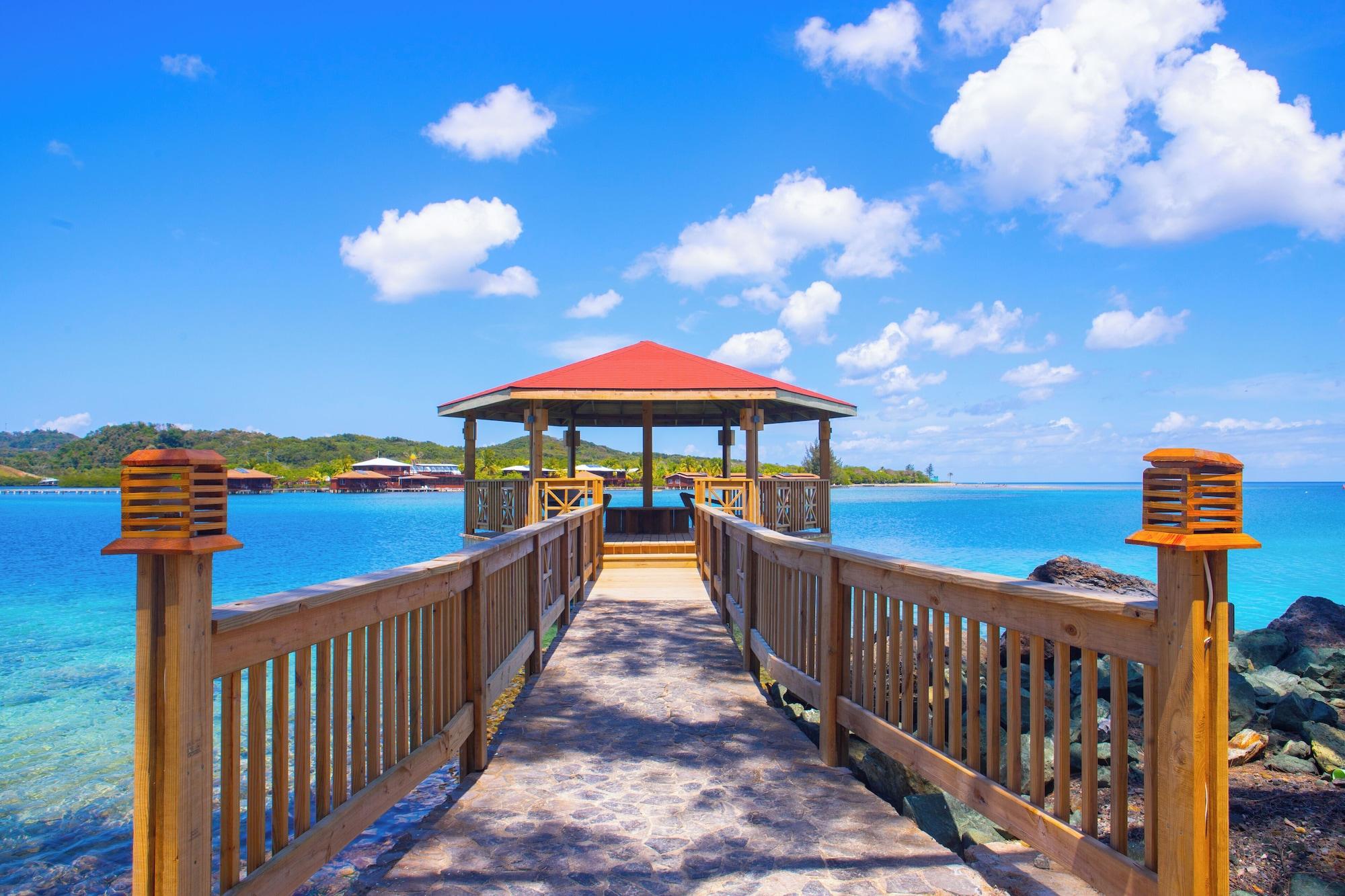 Vista Exterior Fantasy Island Beach Resort, Dive and Marina All Inclusive