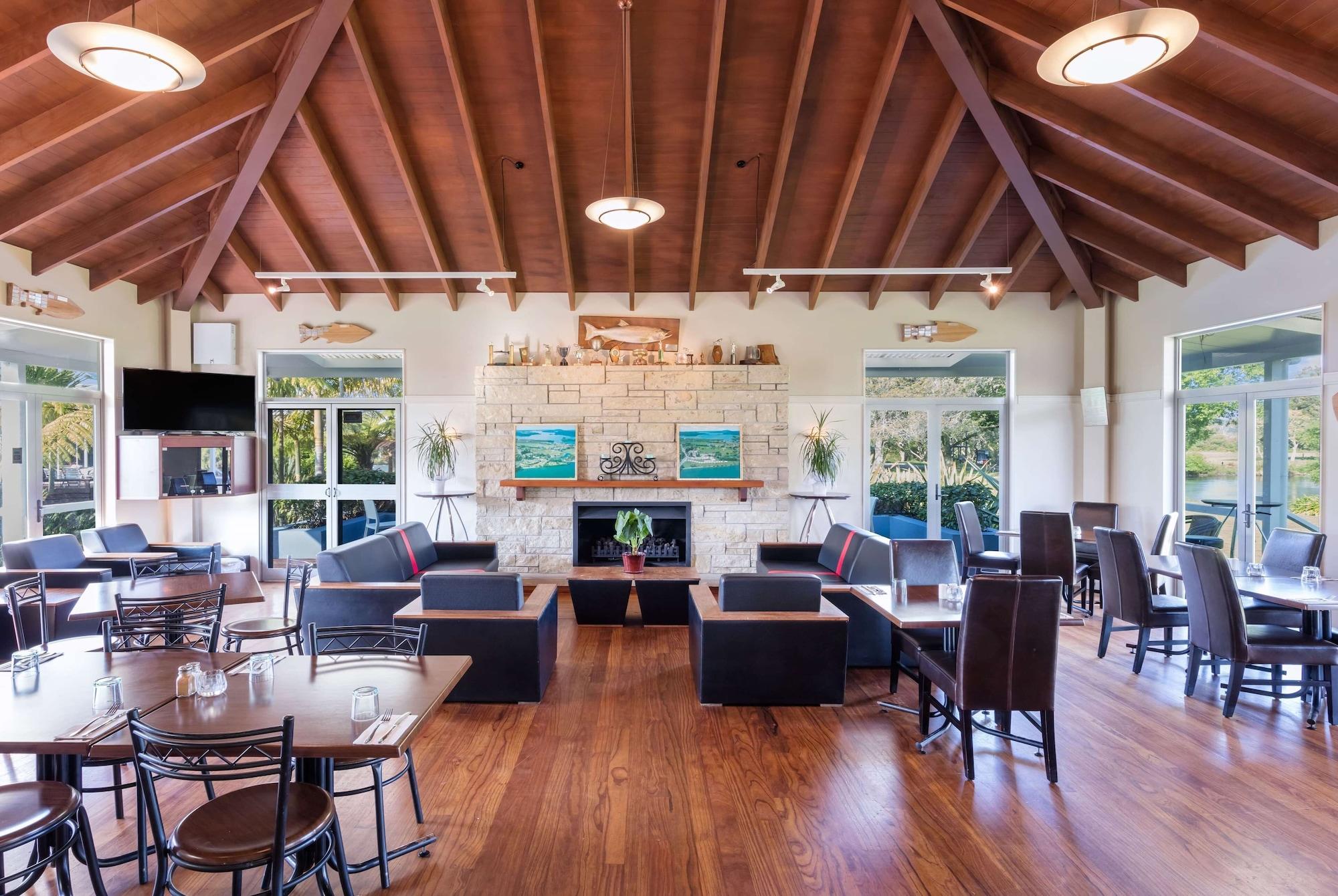 Vista Lobby Ramada Resort By Wyndham Rotorua Marama