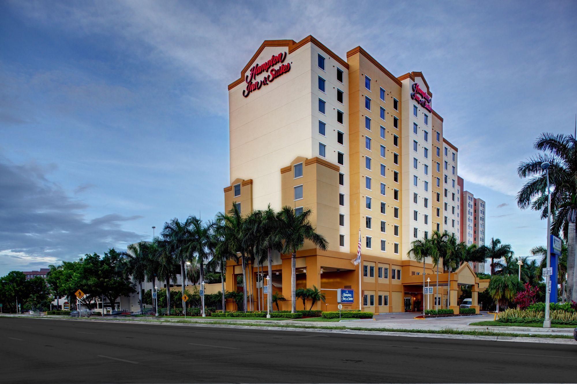Vista Exterior Hampton Inn & Suites Miami Airport South-Blue Lagoon