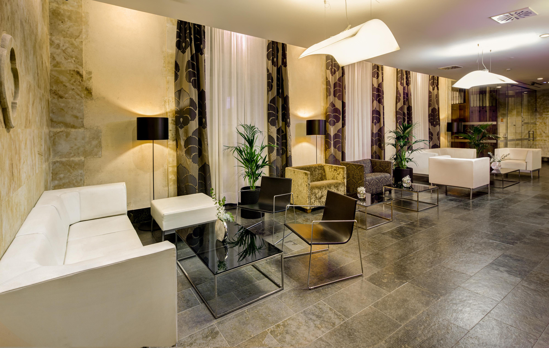Vista Lobby Sercotel Puerta de la Catedral
