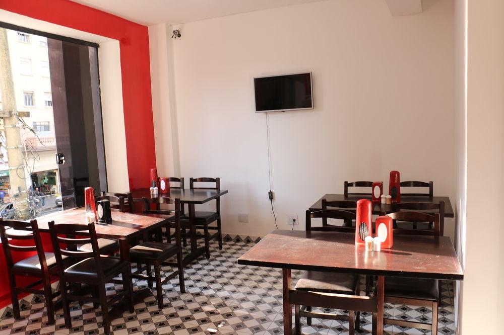 Bar/Salón Deck Hostel