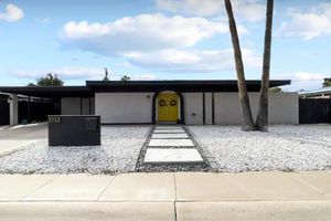 Alquiler Vacacional - 4 Bed Mid Century Modern w/ Pool, Putting Green, Wood Fired Pizza Oven, Sleeps 9