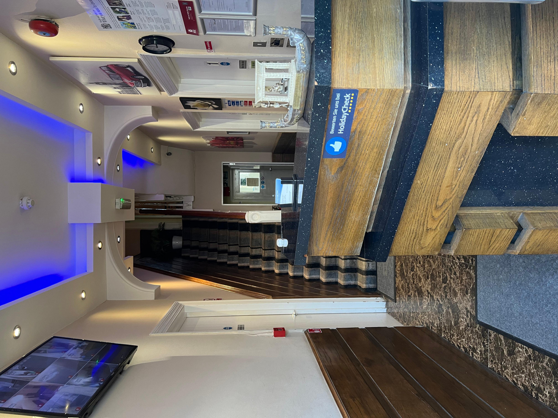 Vista Lobby Crystal Lodge Hotel