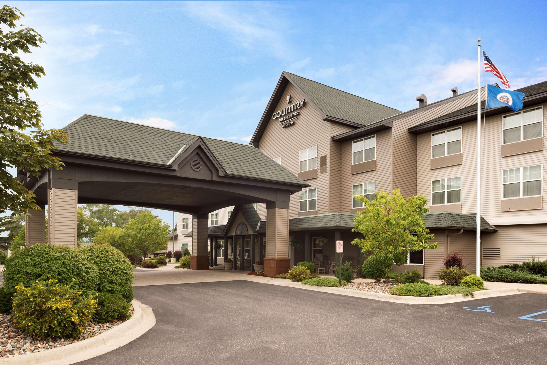 Vista Exterior Country Inn & Suites by Radisson, St. Cloud East, MN