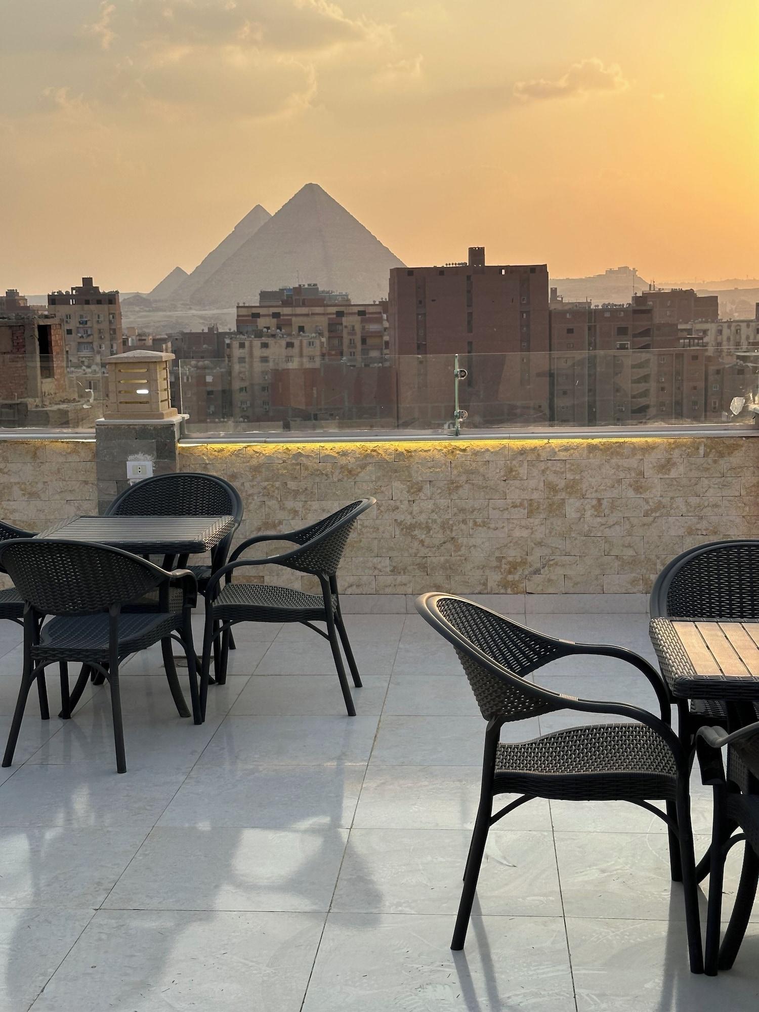 Restaurant Sun 3 Pyramids Inn