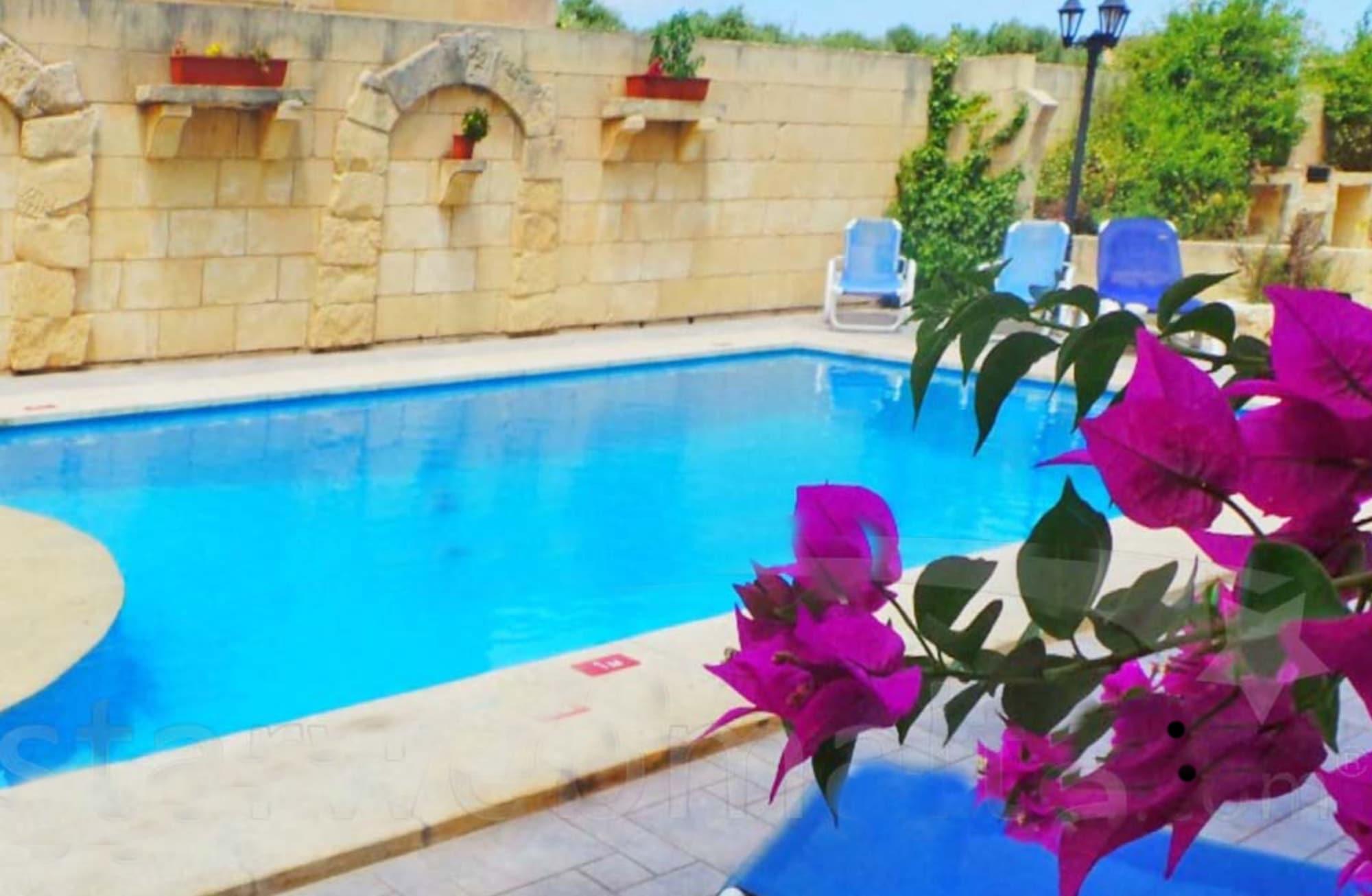 Vista Piscina Happy & Healthy Farmhouse Gozo