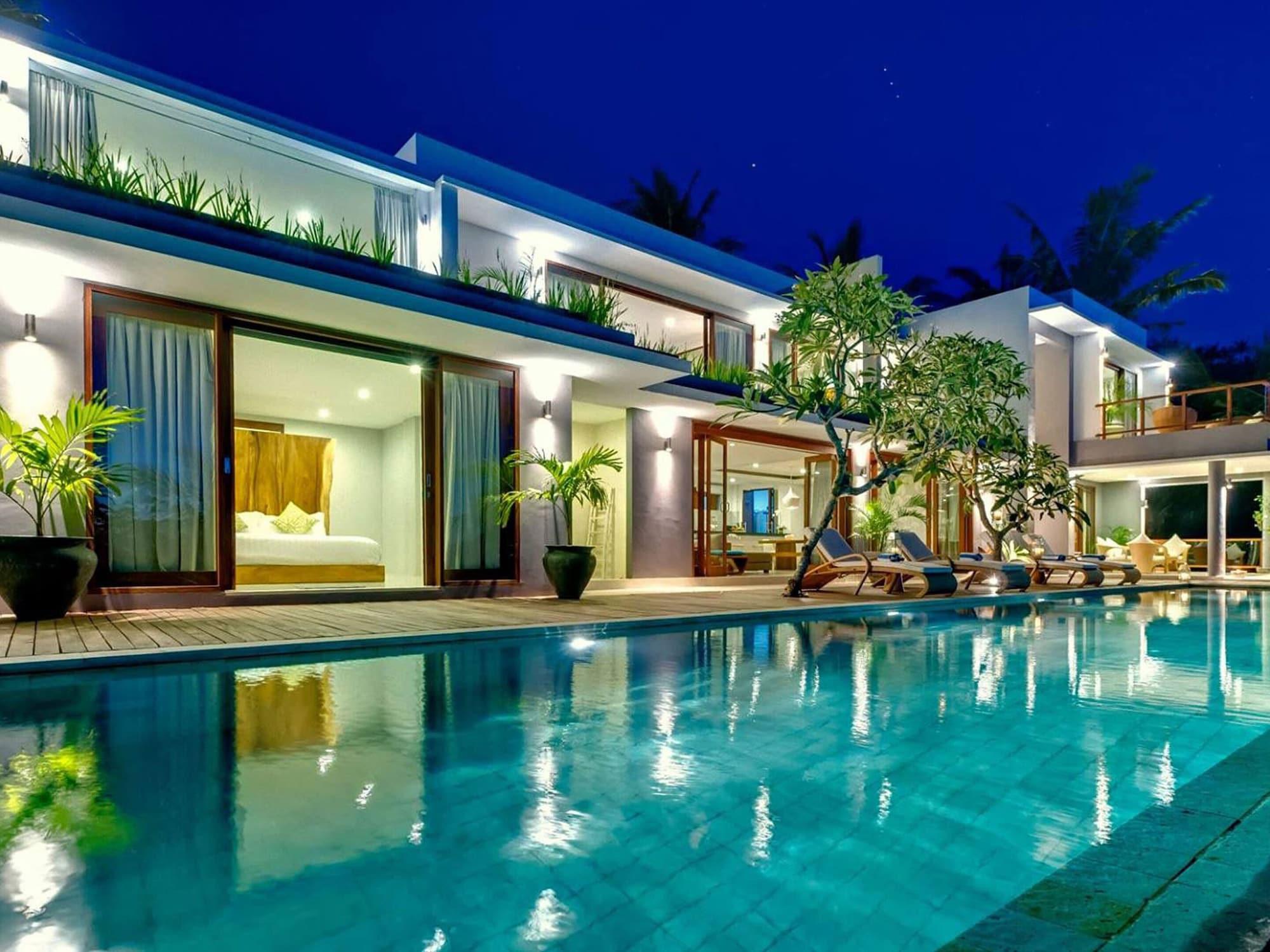 Vista Exterior Malimbu Cliff Villa