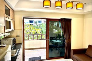 Alquiler Vacacional - A10: Deluxe studio with balcony , pool& garden view