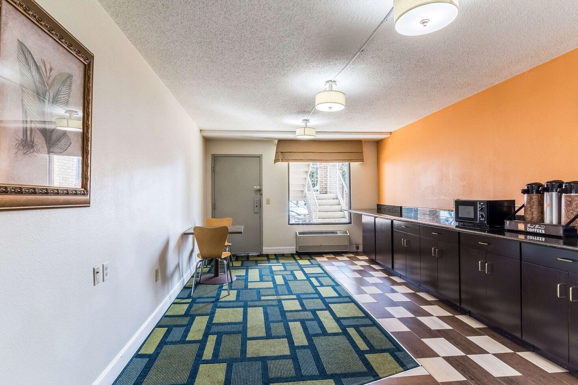 Restaurant Motel 6 Kenly, NC