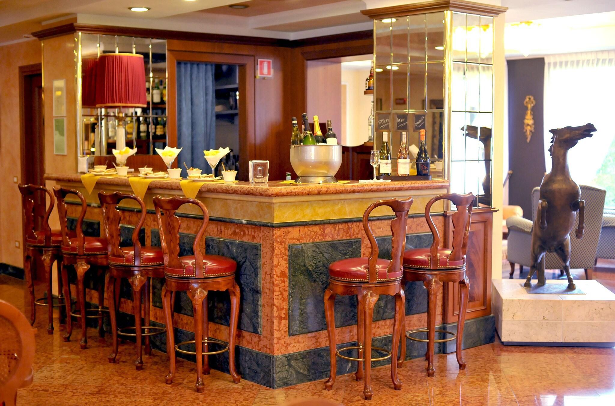 Bar/Salón Santa Barbara Hotel