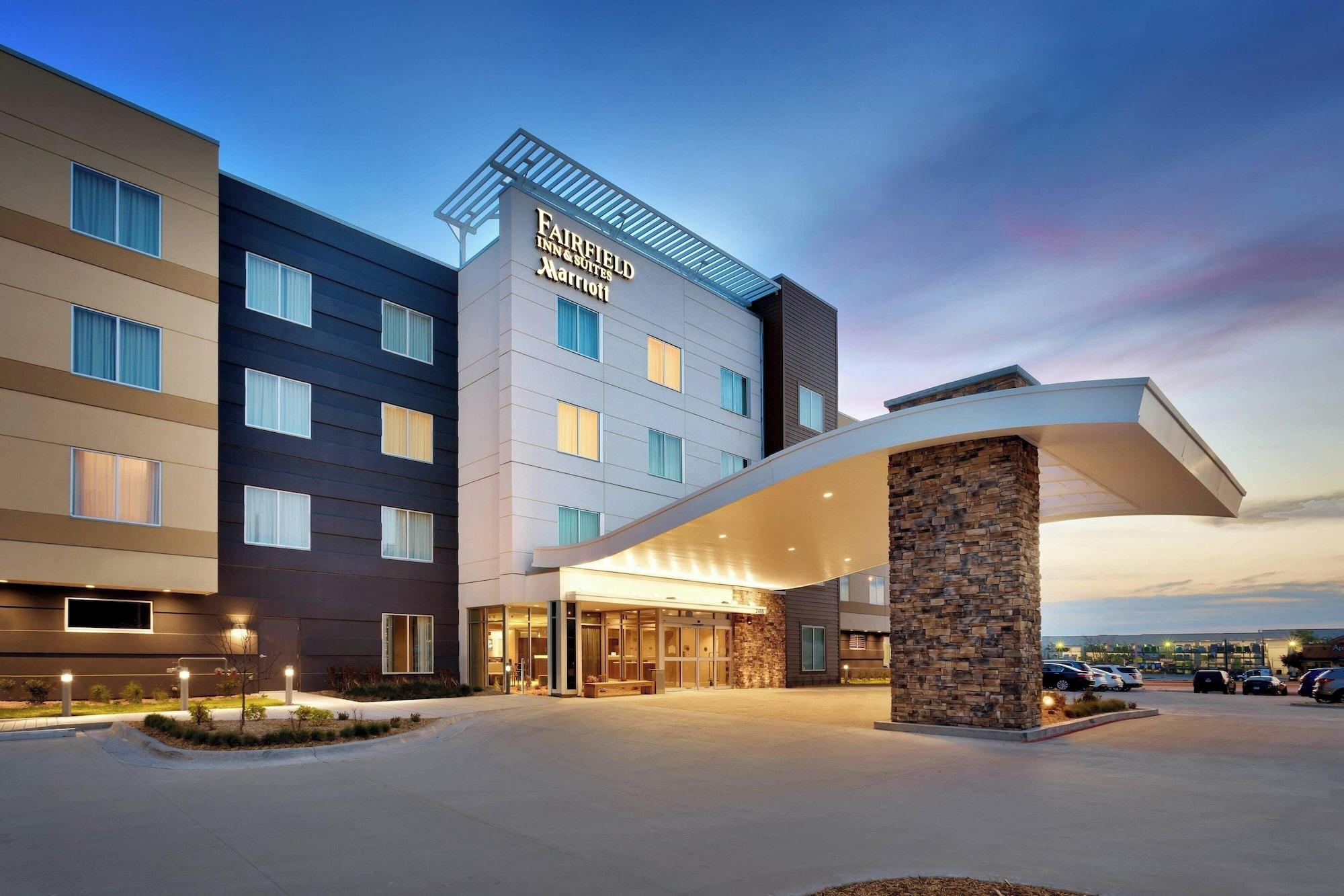 Vista Exterior Fairfield Inn & Suites by Marriott Springfield North