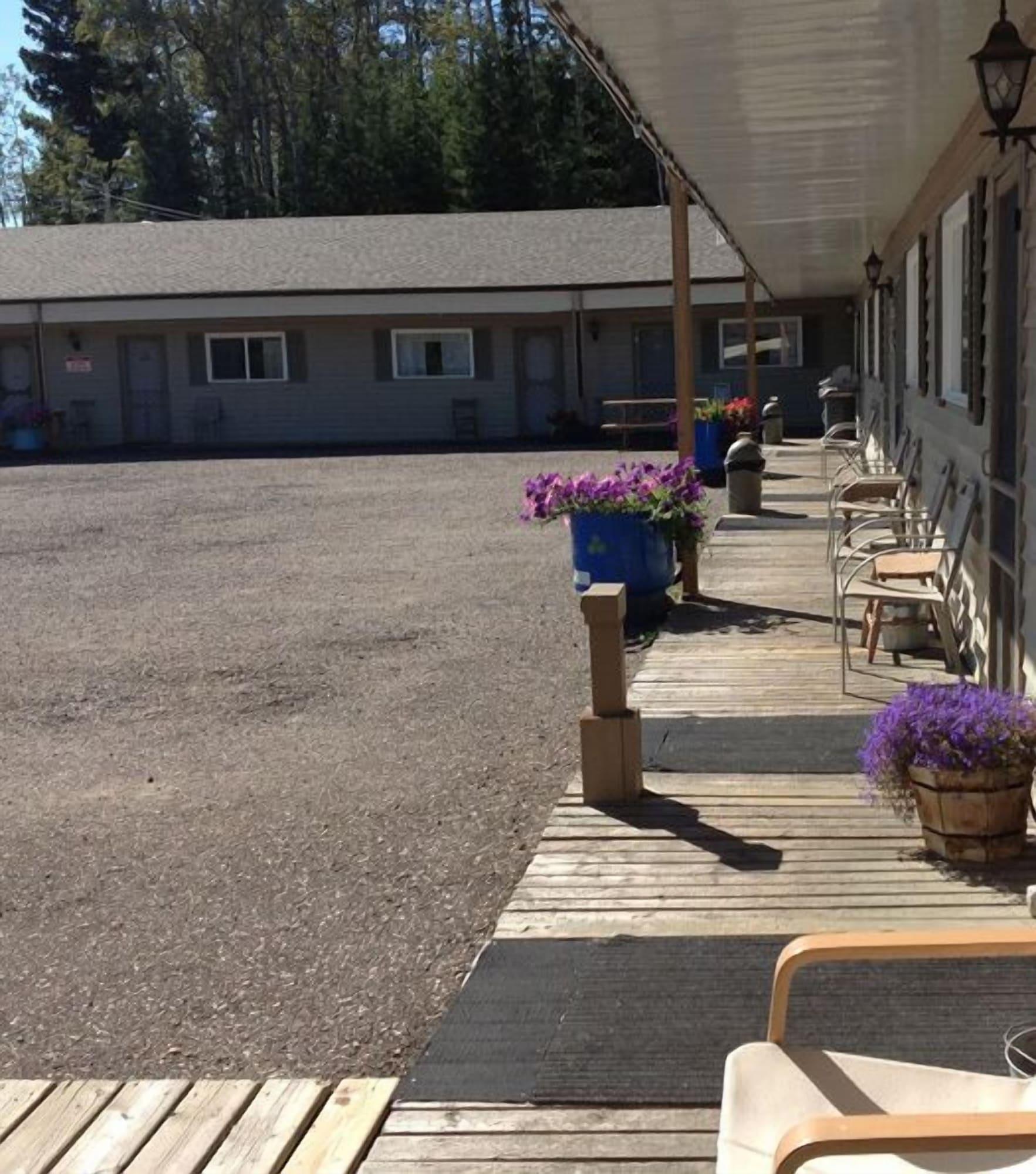 Vista Exterior Wanakena Motel