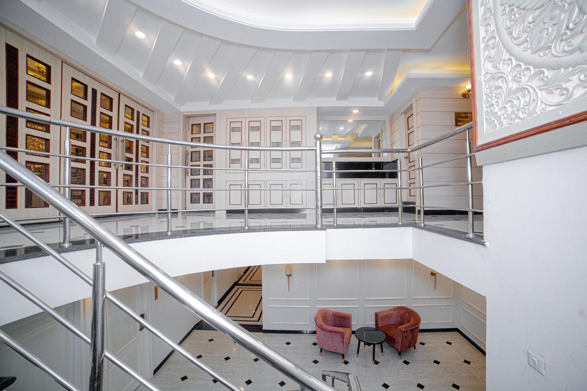 Varios Pearl Courtyard