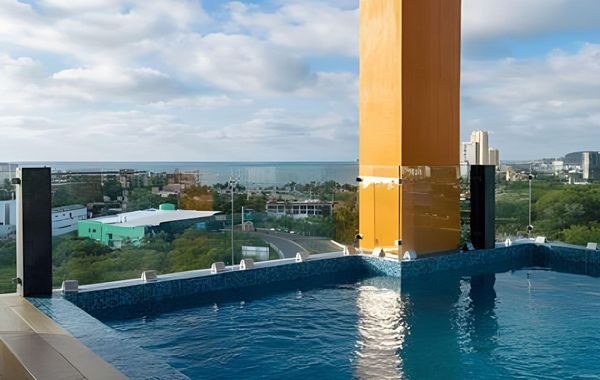 Alberca con la mejor vista a la Marina Mazatlán - Hoteles económicos en Mazatlán, Sinaloa