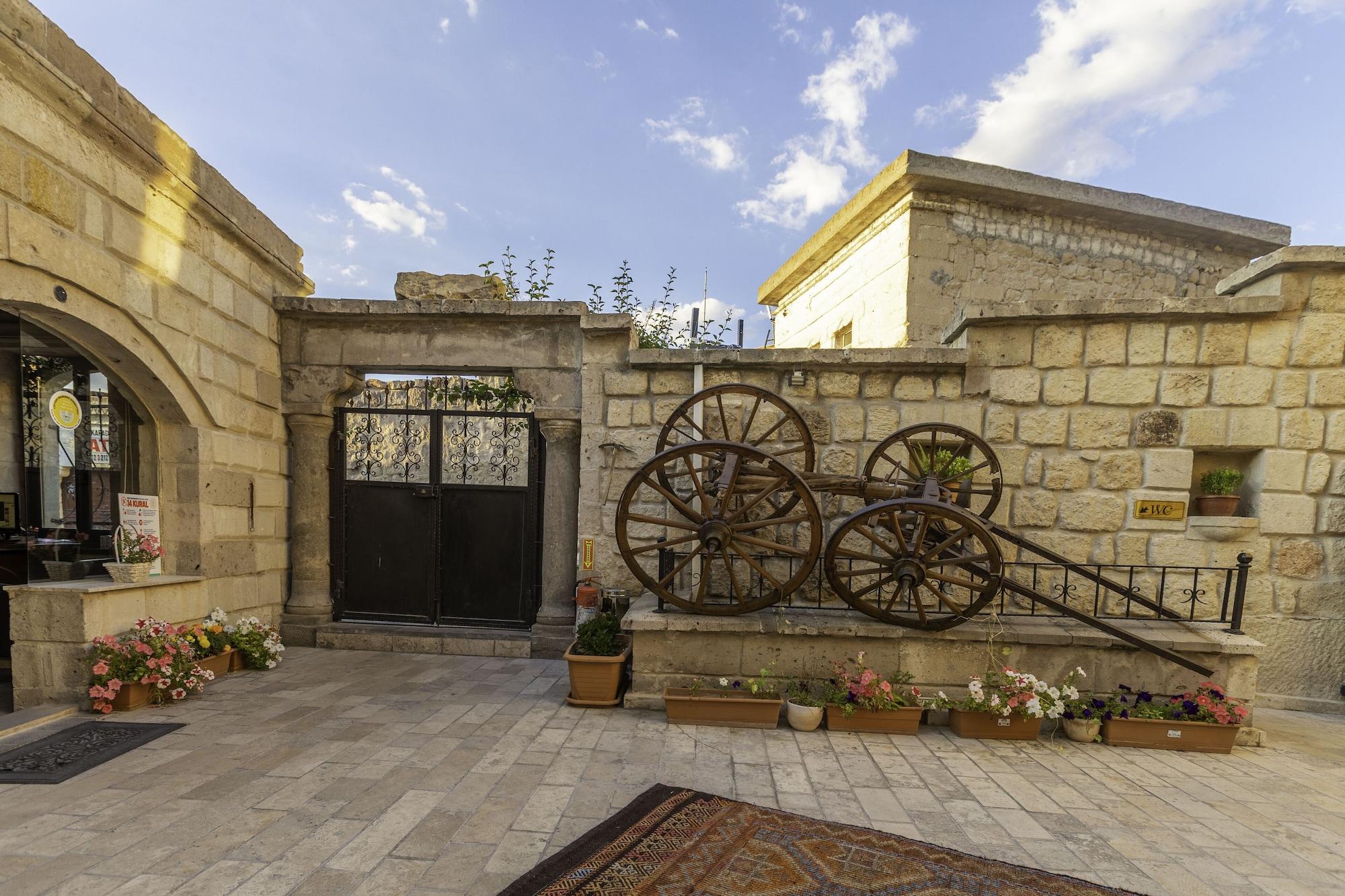 Vista Exterior Adora Cave Suites