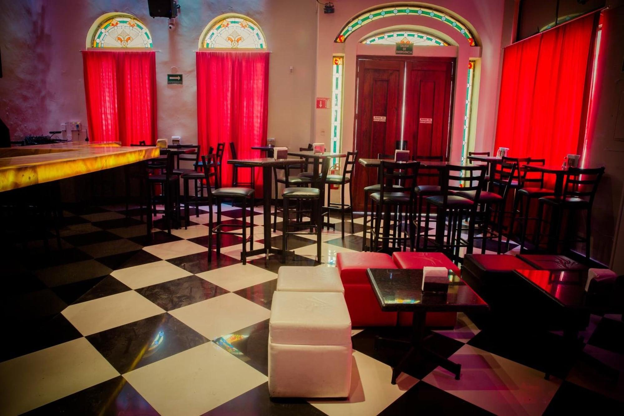 Bar/Salón Hotel Grand Reyes