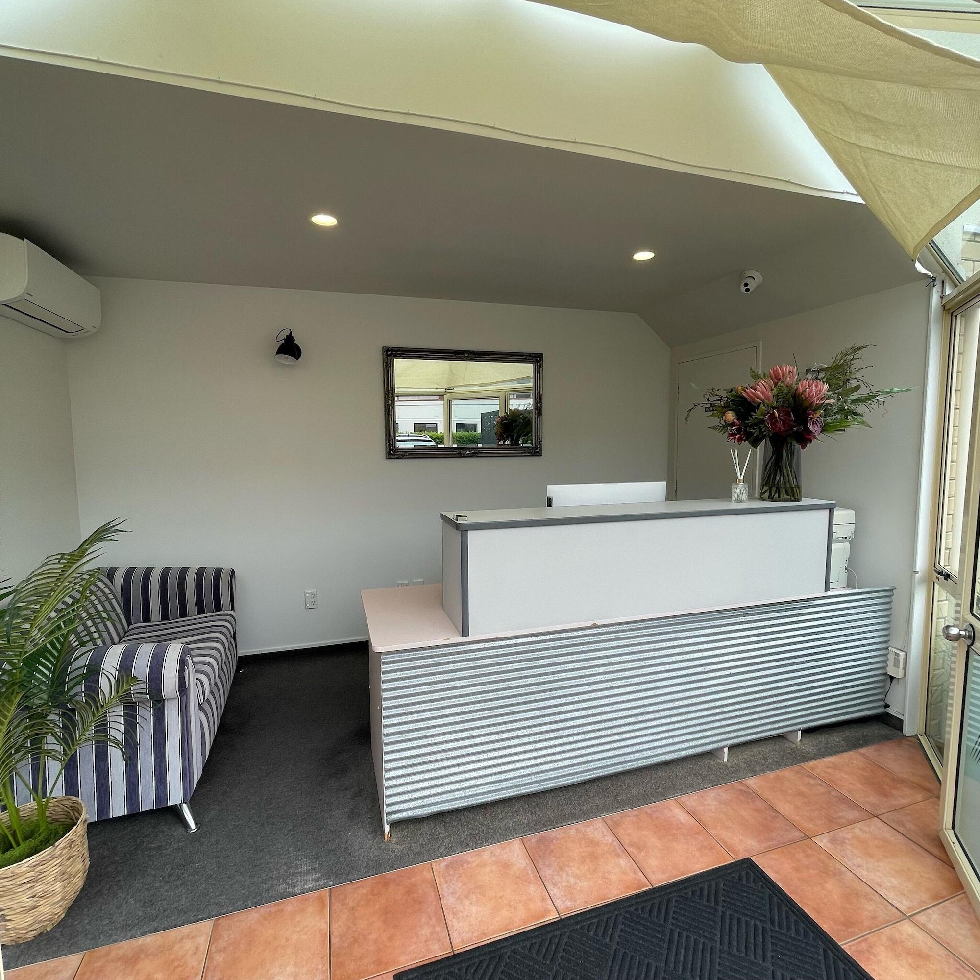 Vista Lobby Apex Motorlodge - Adults Only