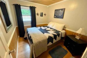 Alquiler Vacacional - Ellis Trail Lodging in Gilbert West Virginia across from the Rockhouse trails