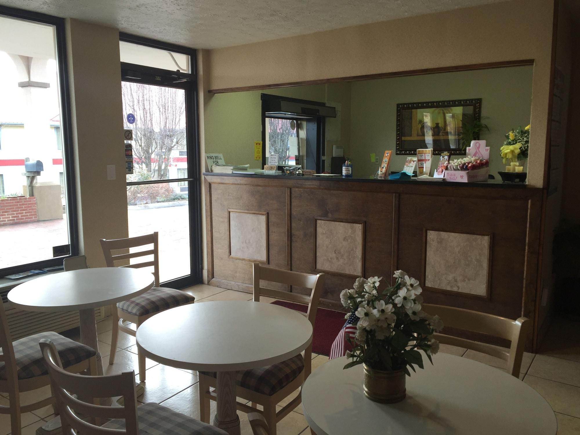 Vista Lobby Parkway Inn