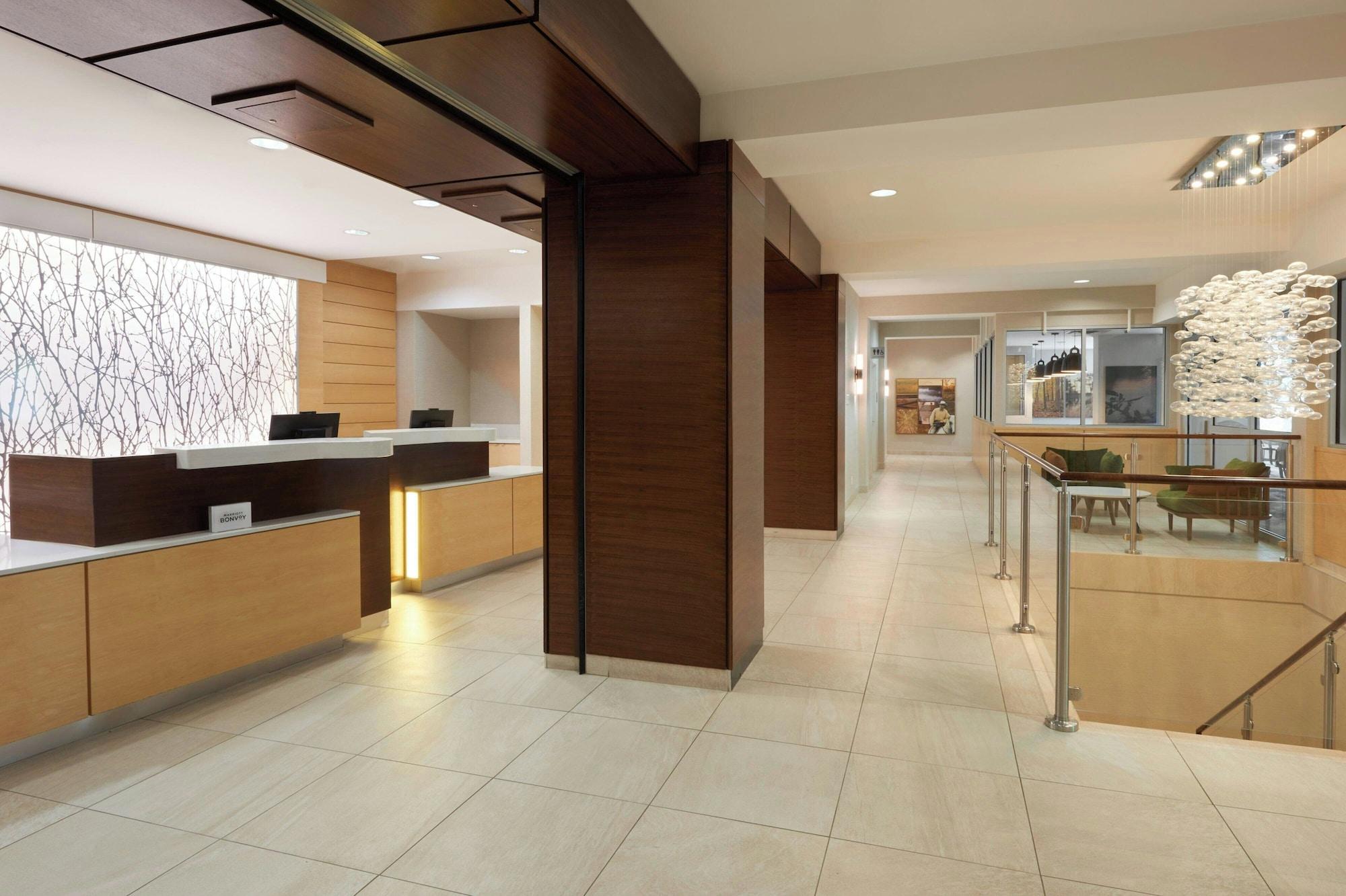 Vista Lobby Fairfield Inn & Suites by Marriott Calgary Downtown