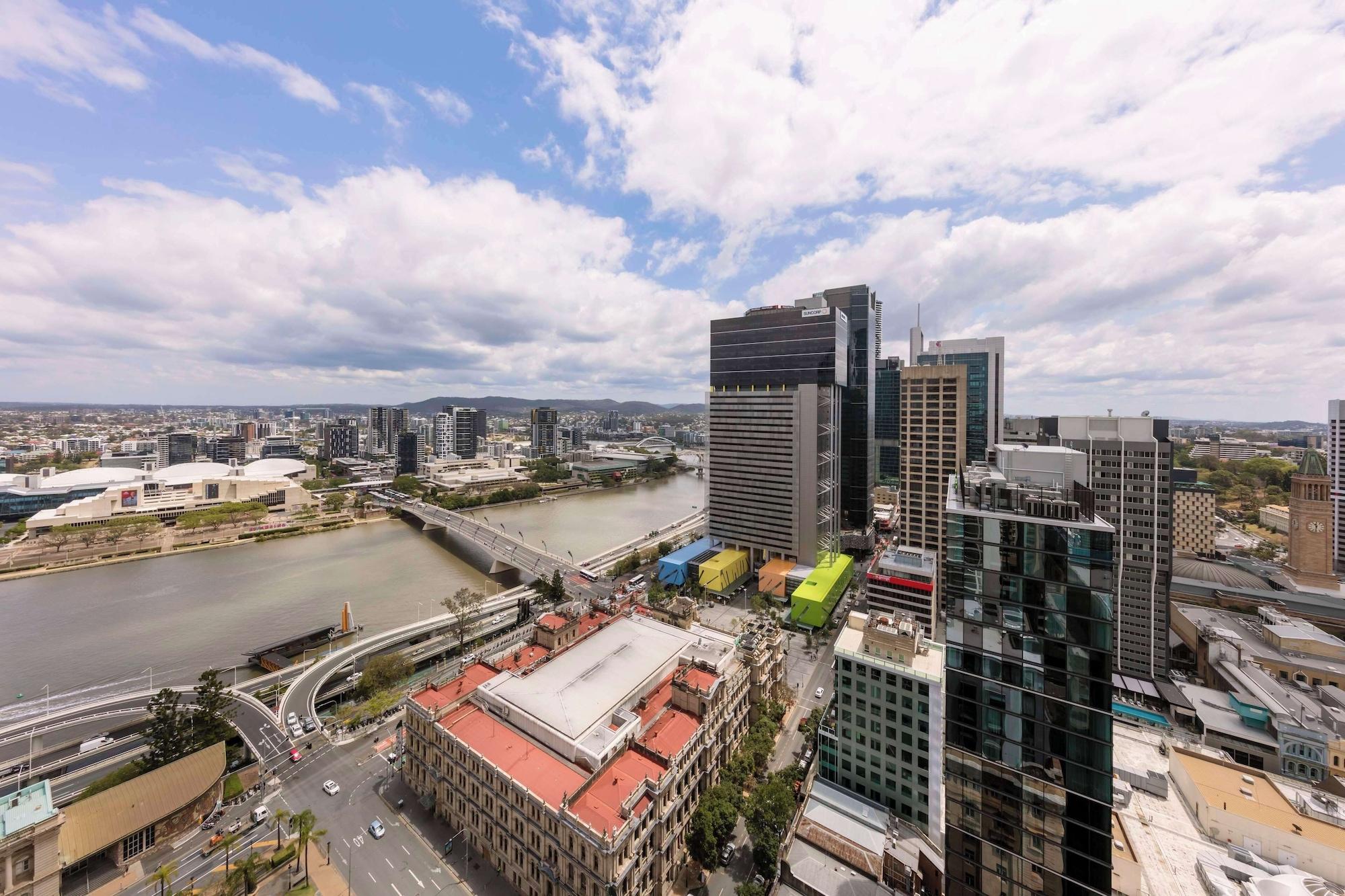 Vista Exterior Oaks Brisbane Casino Tower Suites