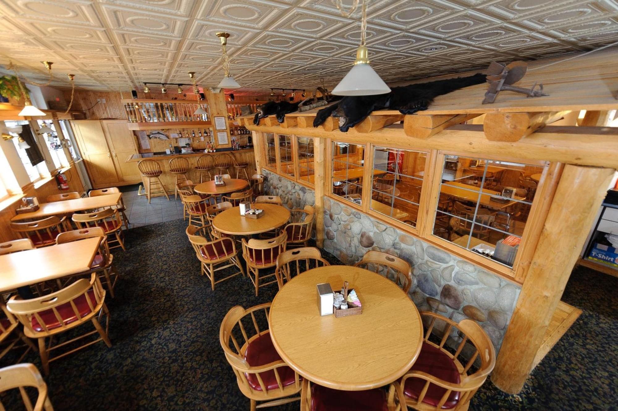 Restaurant Frontier Suites Hotel in Juneau
