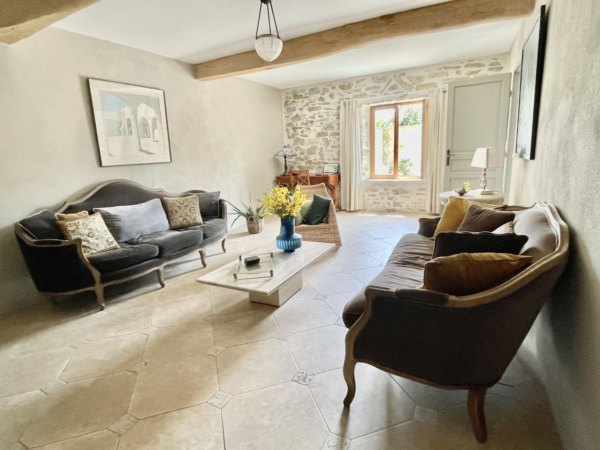 Bar/Salón Le Domaine de La Tuilerie - Gîte de Charme en Bord de Rivière Avec Piscine