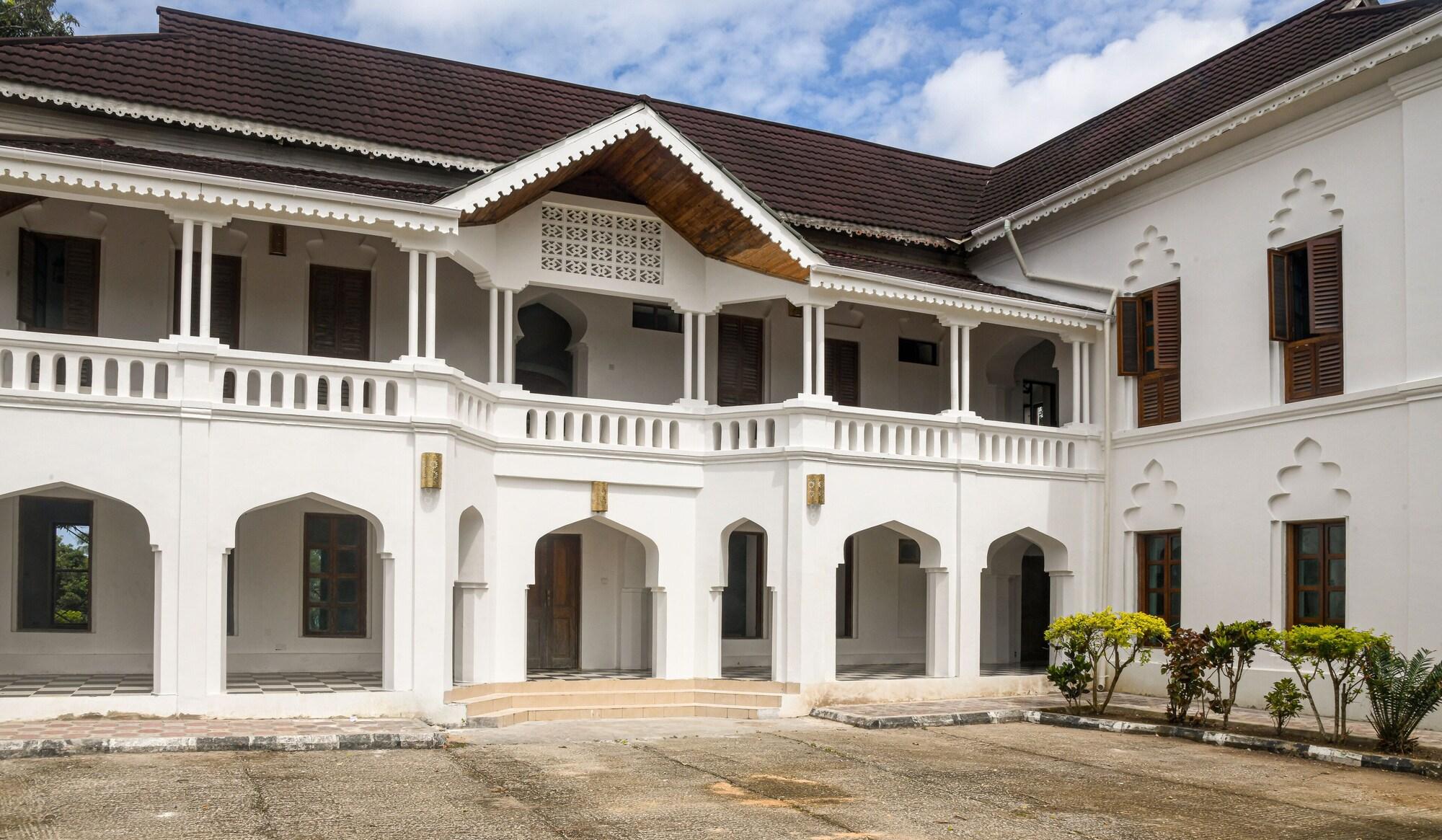 Vista Exterior The Manor House by Sansi