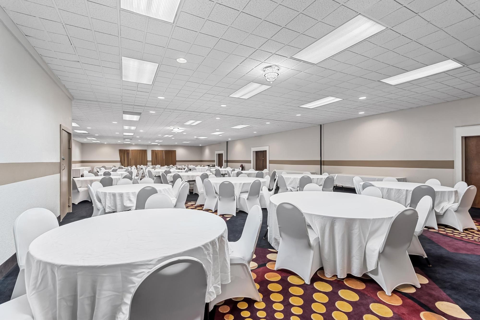 Sala de Reuniones Suburban Studios Fort Dodge