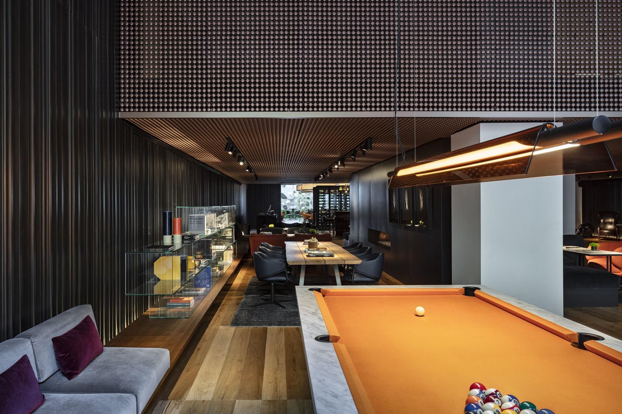 Bar/Salón Sir Victor Hotel, part of Sircle Collection