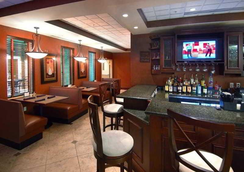 Bar/Salón Hilton Garden Inn Milwaukee Airport