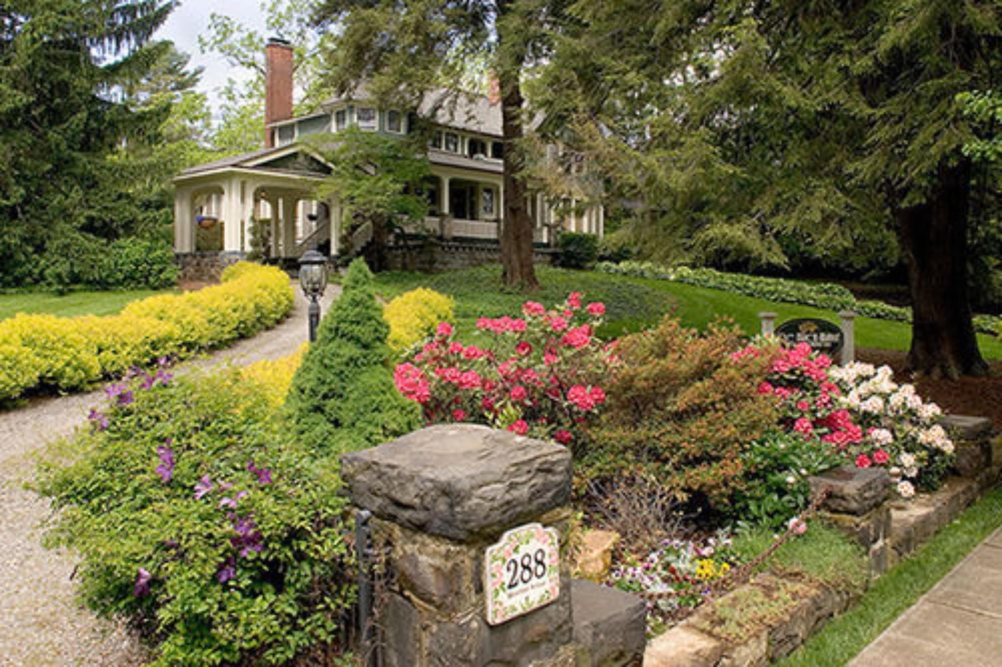 Vista Exterior The Black Walnut B & B Inn