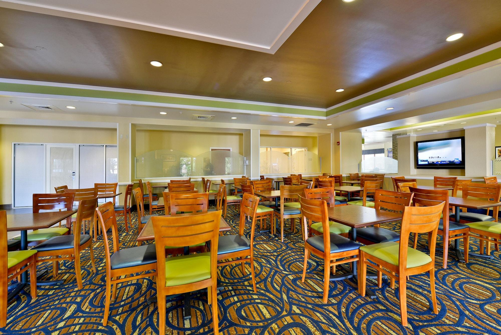 Restaurant Comfort Inn & Suites Near Universal Orlando Resort - Convention Ctr
