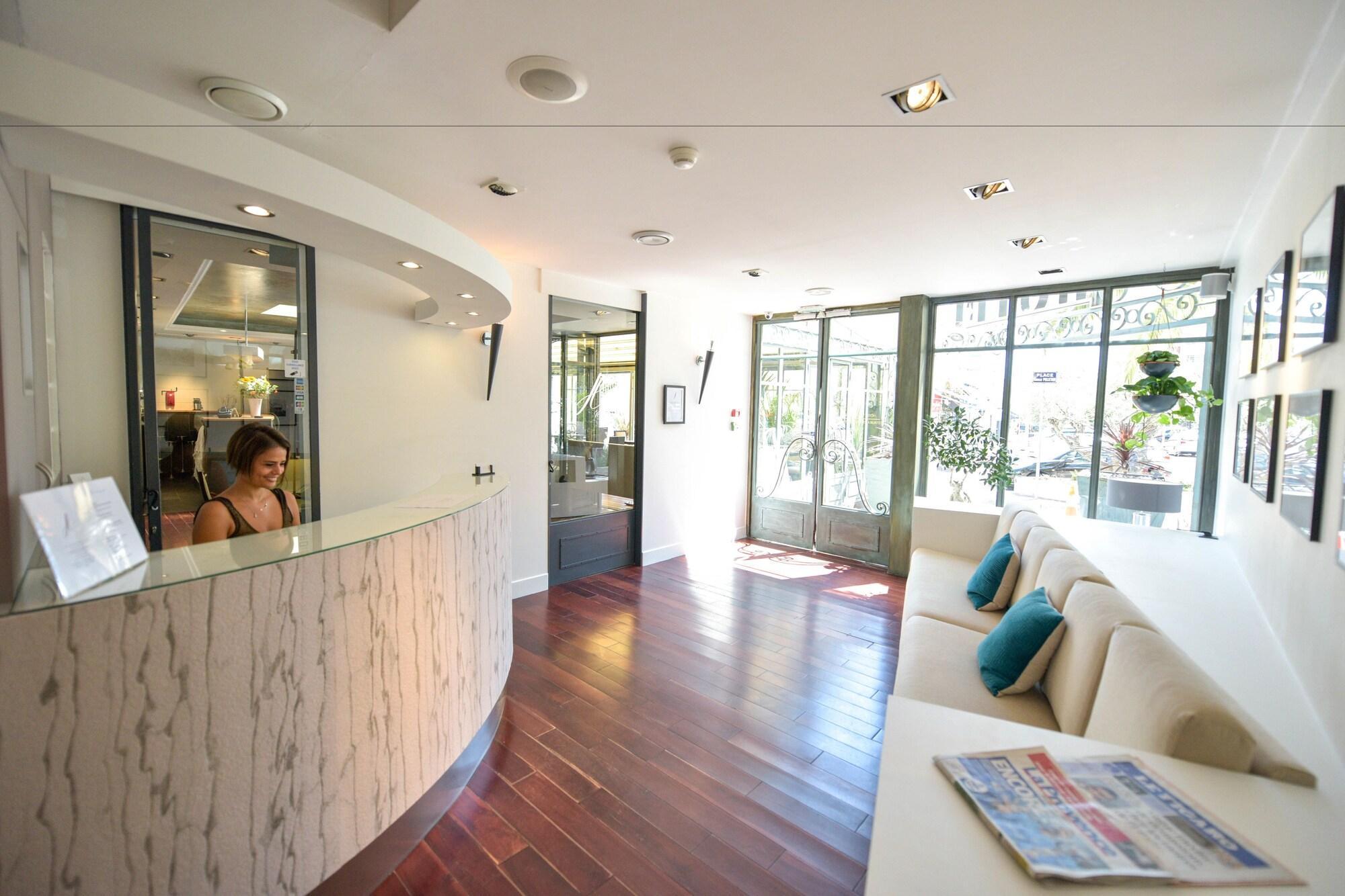 Vista Lobby Villa Arena Hotel