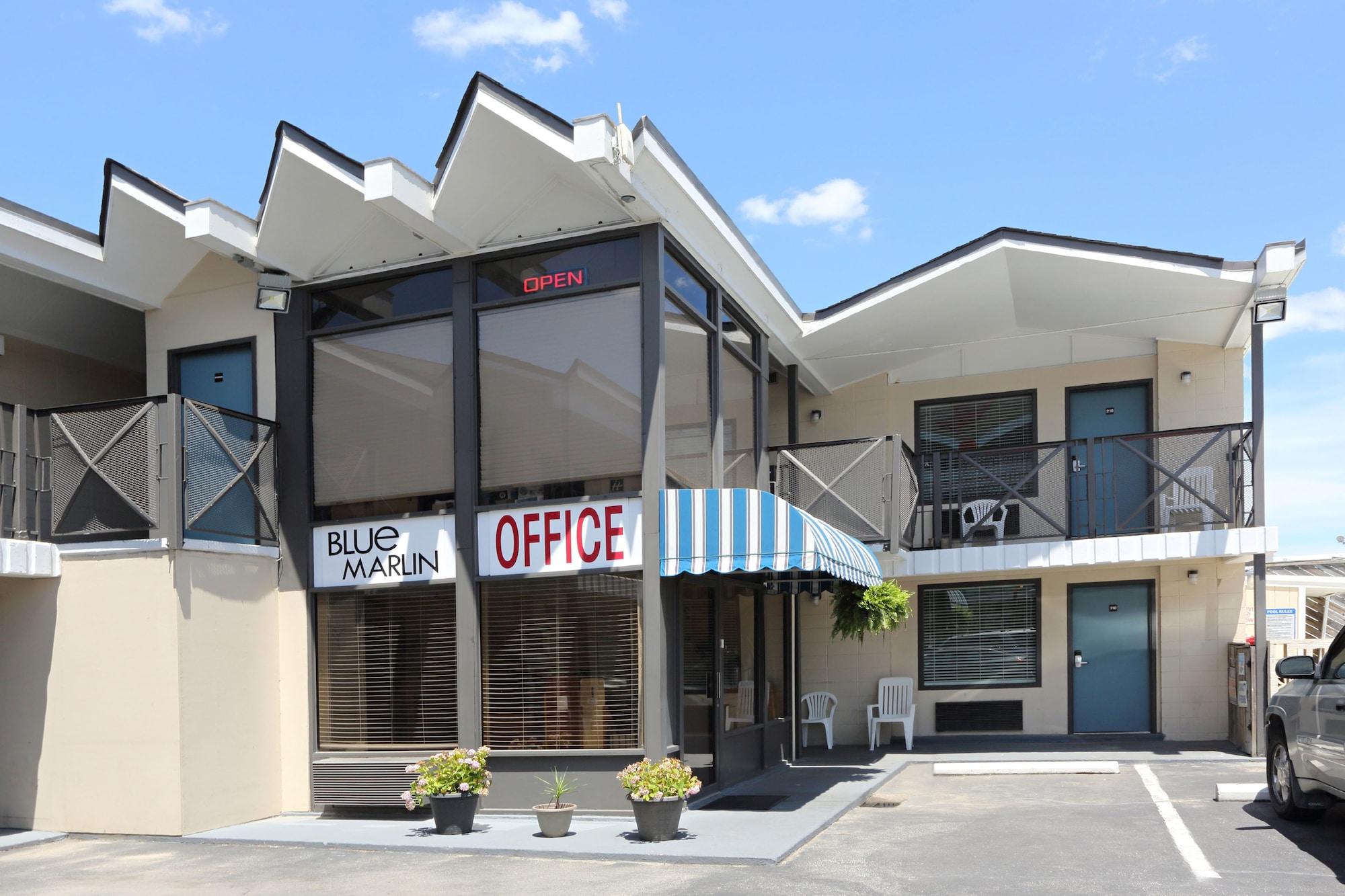 Varios Blue Marlin Inn & Suites