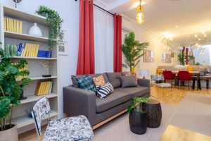 Alquiler Vacacional - Stylish Stay near the Palace – Comfort & Charm