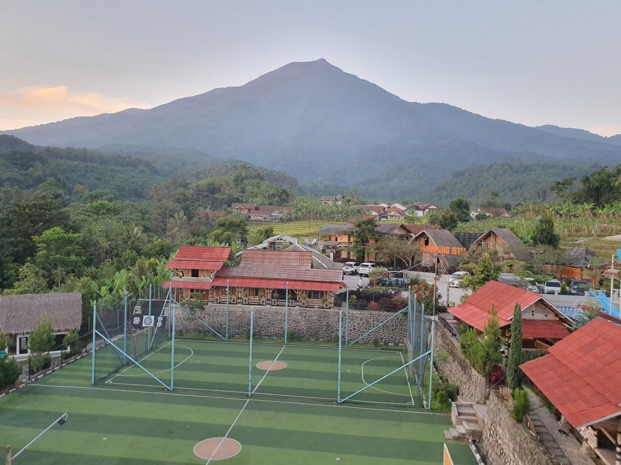 Vista Exterior Kampung Istal