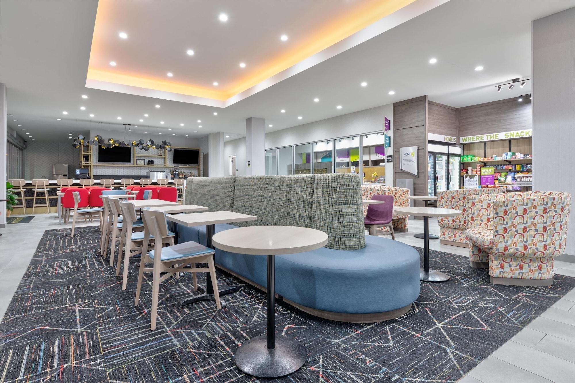 Vista Lobby Home2 Suites by Hilton Paris