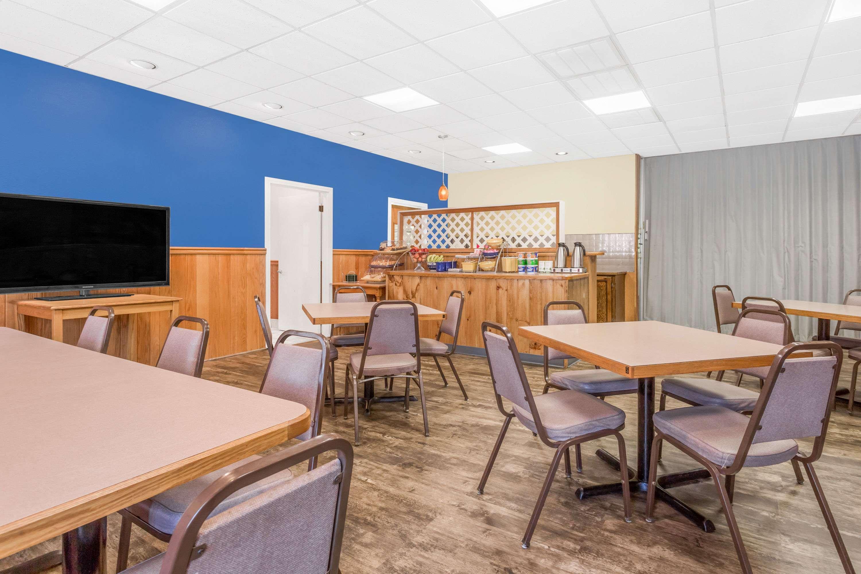 Restaurant Days Inn by Wyndham West Jefferson