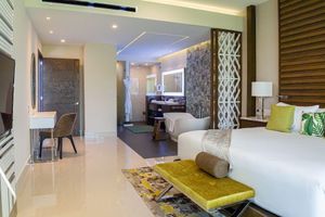 Alojamiento - Spectacular 3-Bedroom Penthouse Loft, Private Rooftop Jacuzzi, Hammock Terrace