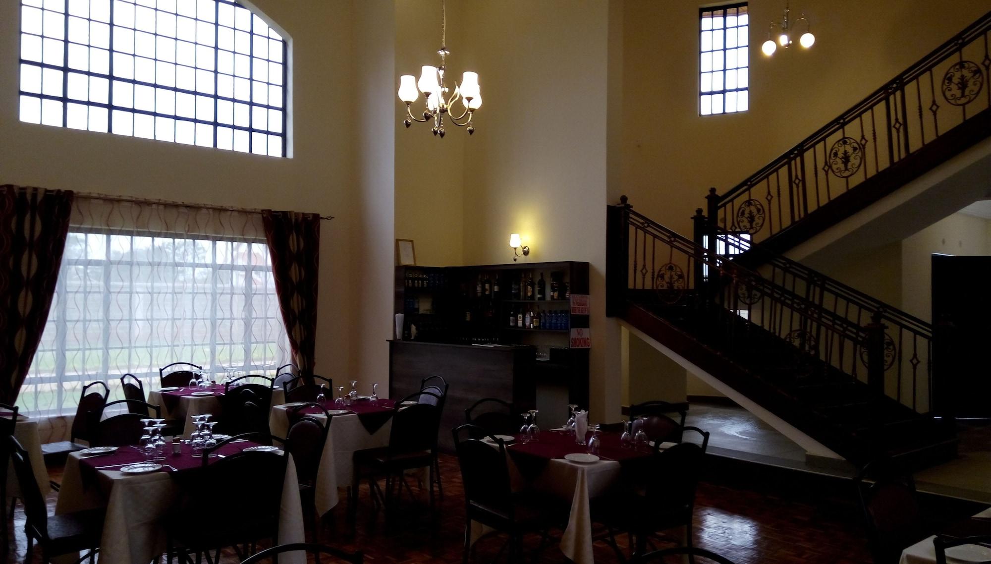 Restaurant Karen Crescent Hotel